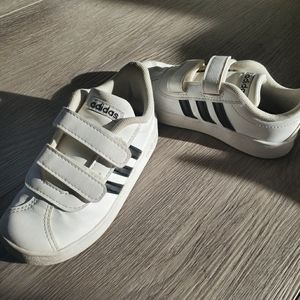 adidas sneakers size 9
Toddler with box